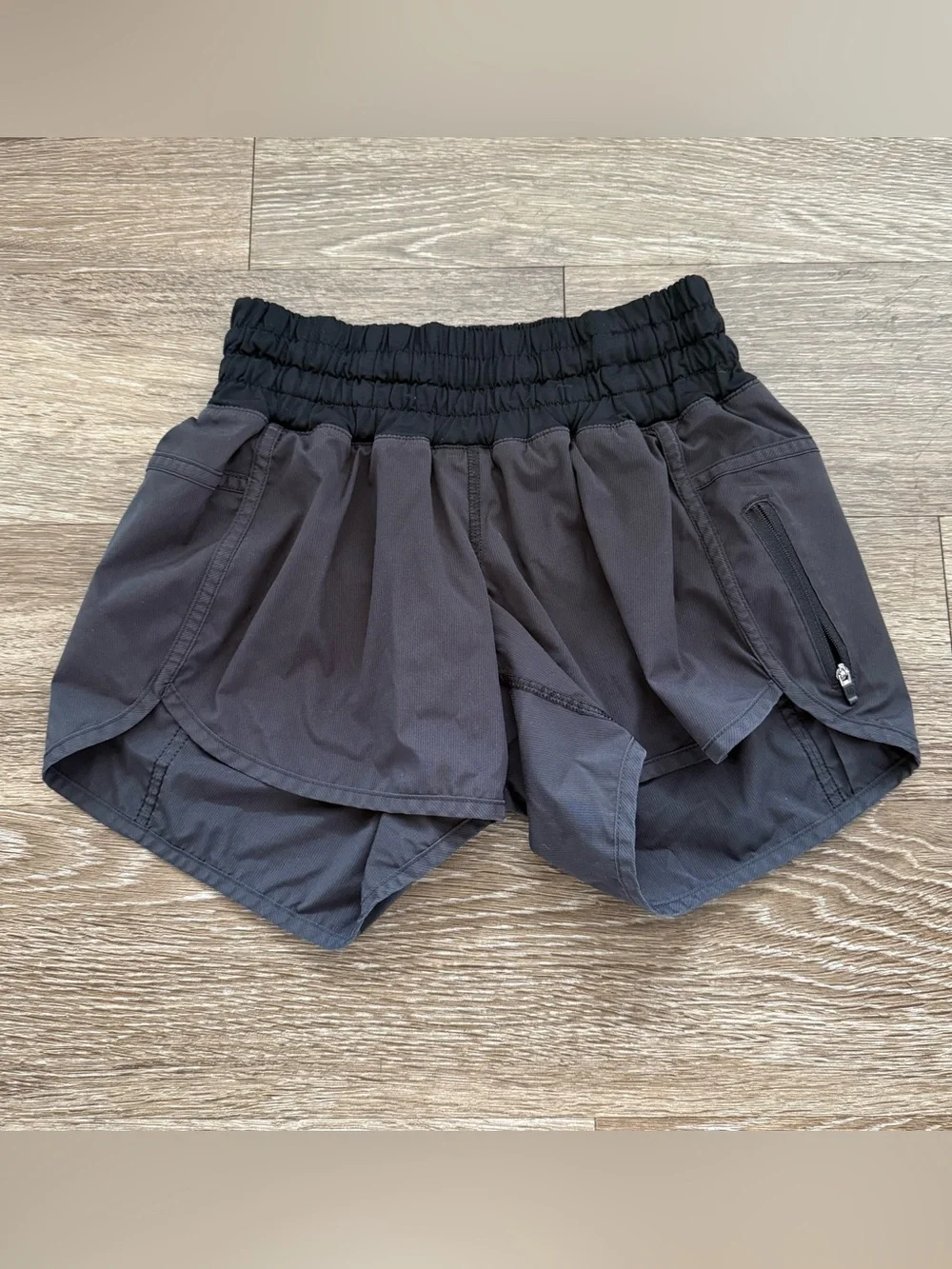 Lululemon Tracker Short II *2-way Stretch Black